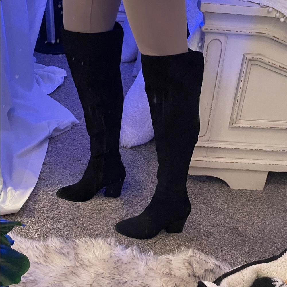 Elegant Black Knee-High Women's Boots